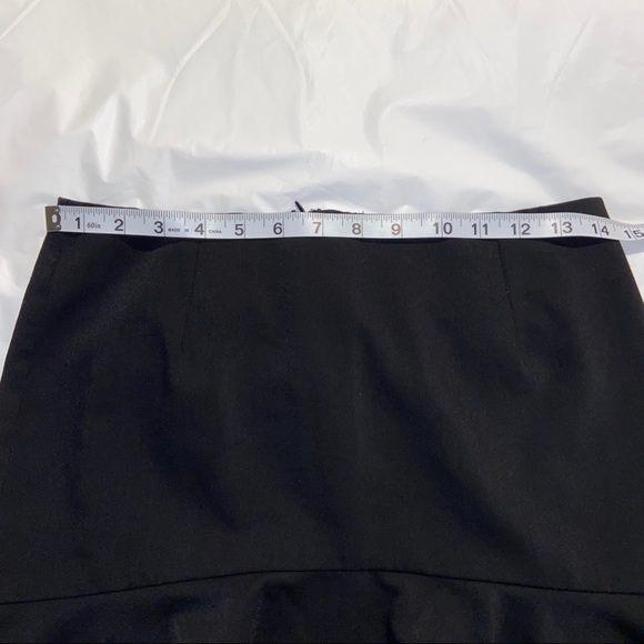 ✨SOLD Ruffle Hem Mini Skirt - Picture 3 of 3